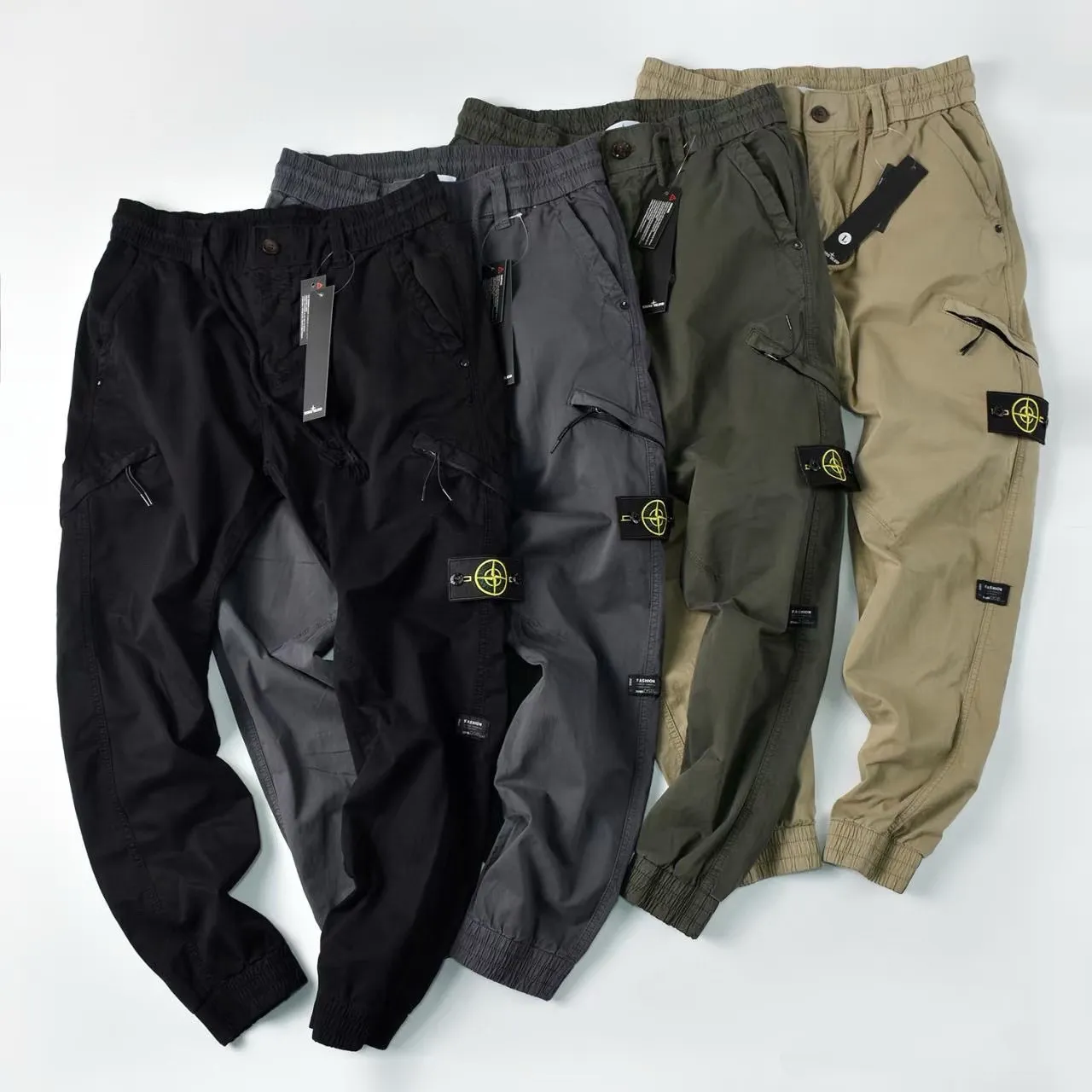P290 STONE ISLAND/Stone Island Simple Washed Badge Leg Work Pants. The upper body is very simple, handsome and stylish, and can be easily worn by men and women. Made of washed cotton fabric, the micro-elastic texture is very soft and comfortable. The upper body is super versatile and can be worn by anyone. The loose version is suitable for all kinds of body types and they like to wear it quickly. Color: black, gray, military green, khaki